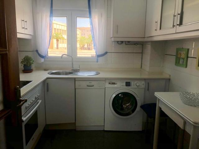 קדיז Gatu Premium Villa Isabel Terraza,Parking,1ºlinea Playa,Wifi,Vista Al Mar , Preferente Mayores De 25 Anos Y Familias מראה חיצוני תמונה
