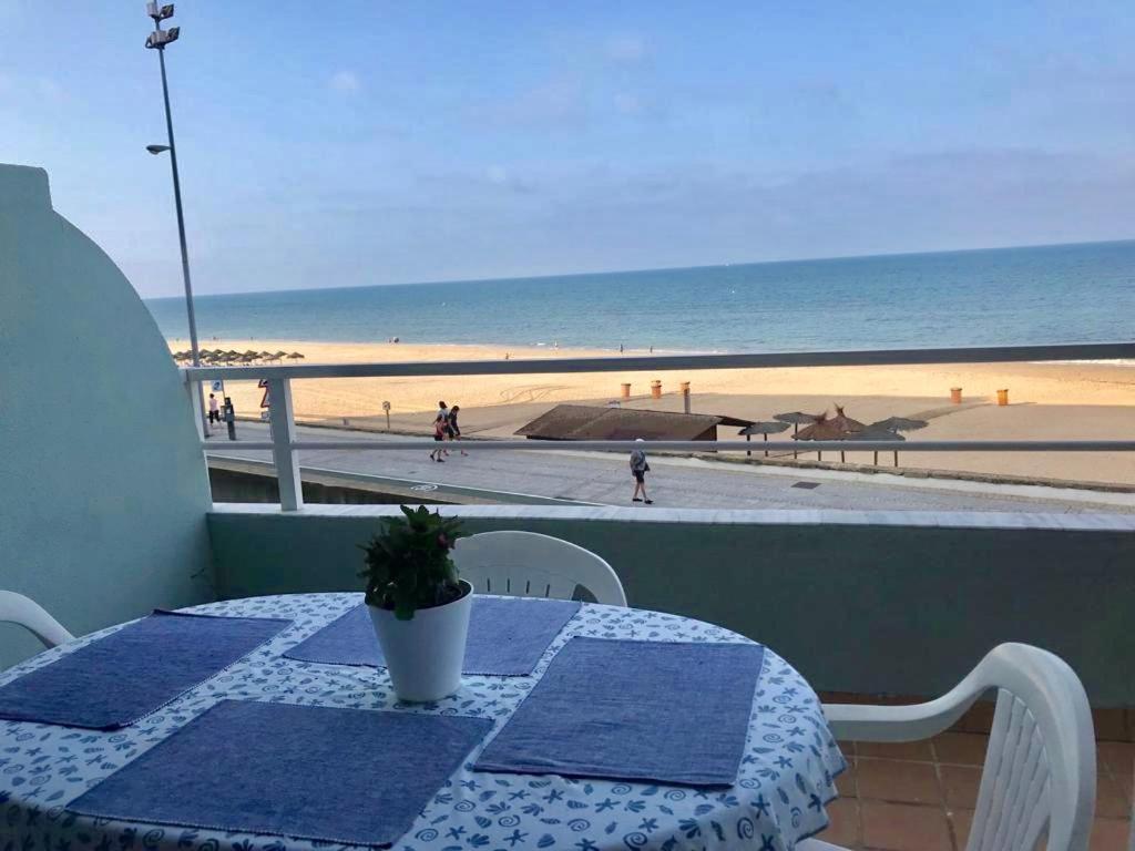 קדיז Gatu Premium Villa Isabel Terraza,Parking,1ºlinea Playa,Wifi,Vista Al Mar , Preferente Mayores De 25 Anos Y Familias מראה חיצוני תמונה